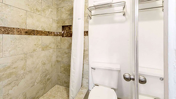 1 King Bed Non-Smoking Photo 4